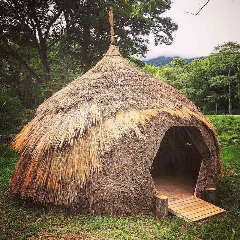ドーム型茅葺き