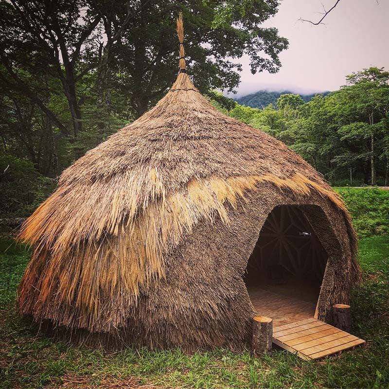 ドーム茅葺き