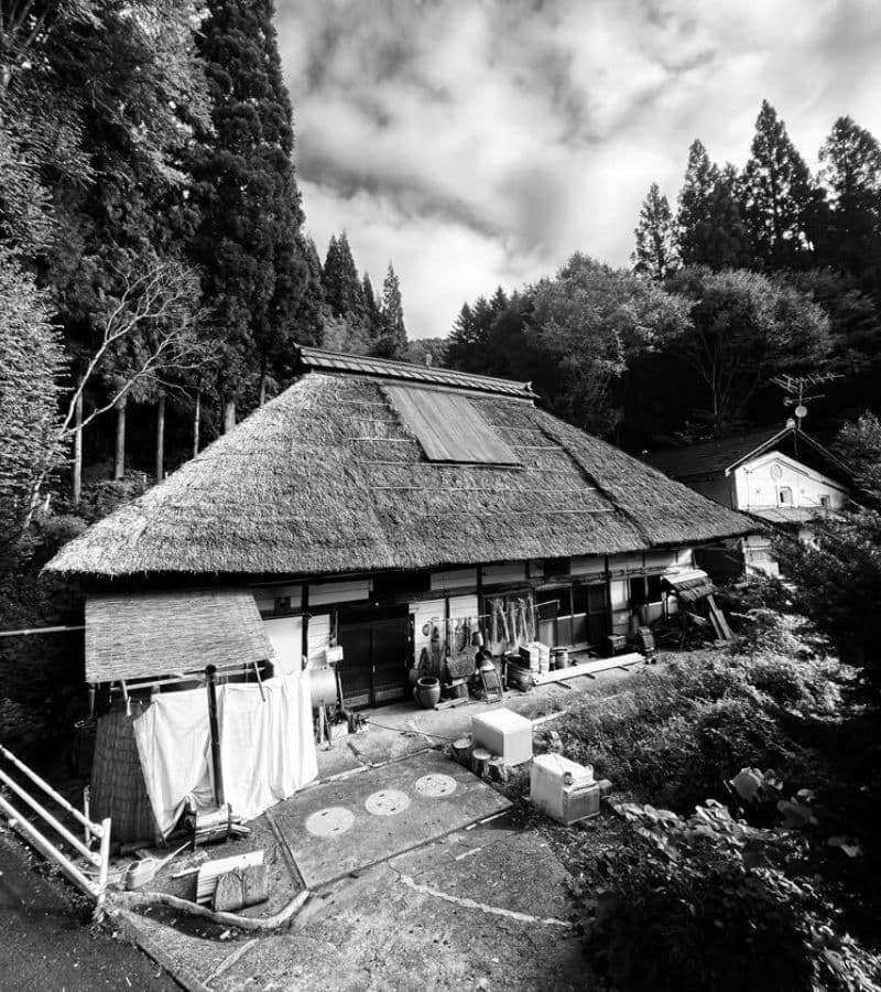 茅葺き体験宿みちうえ